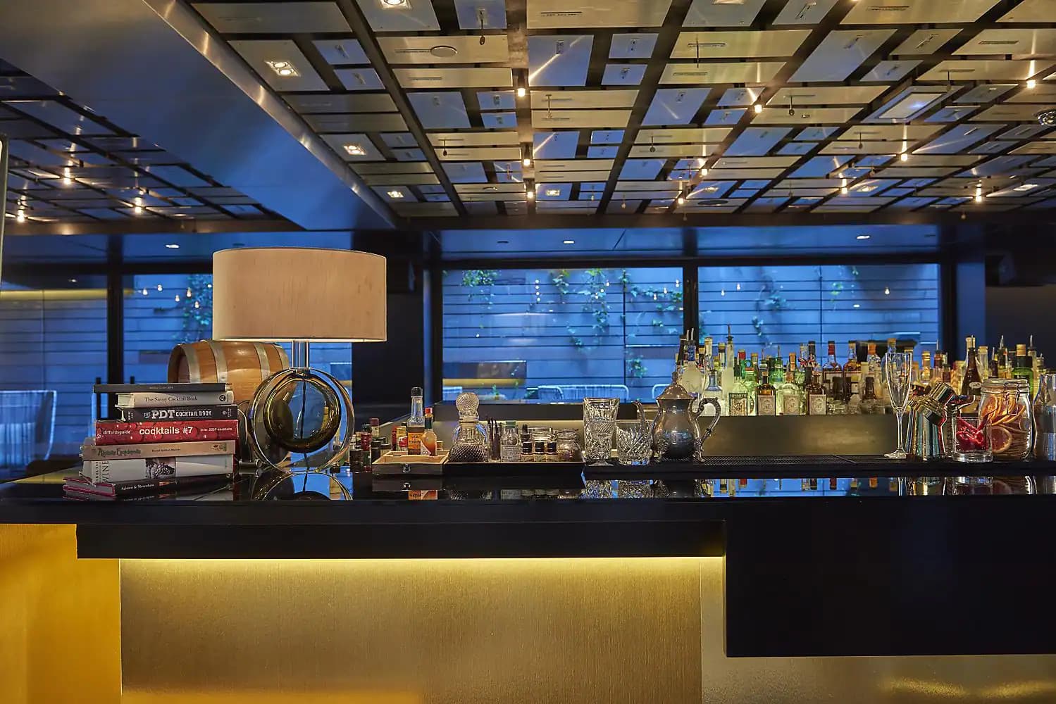 FOOD & DRINKS MANAGEMENT